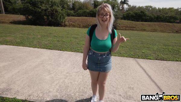 Nerdy Blonde Takes Big Dick - Annie Archer - videomanysex.com on gratiscinema.com