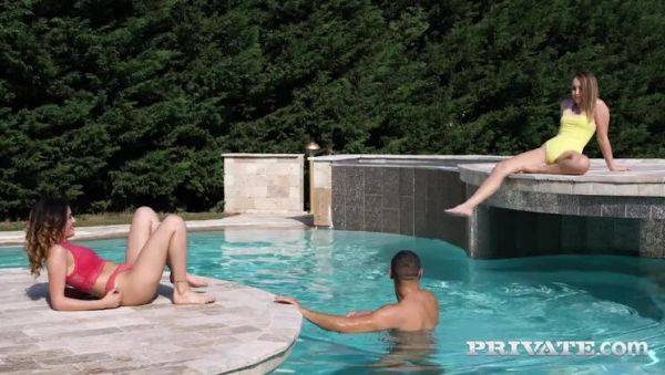 Poolside Threesome with Rimming - porntry.com on gratiscinema.com