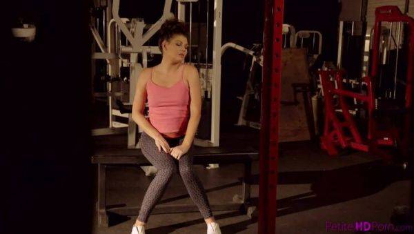 Gym Girlfriend - porntry.com on gratiscinema.com